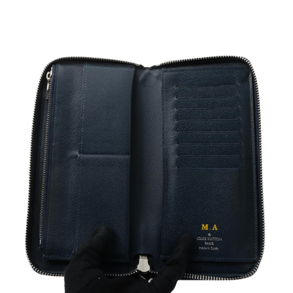 Taiga lue Vertical Zippy Wallet