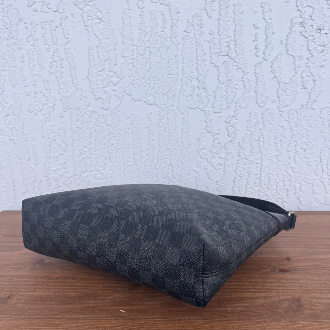 LOUIS VUITTON Damier Graphite Mick PM 913141