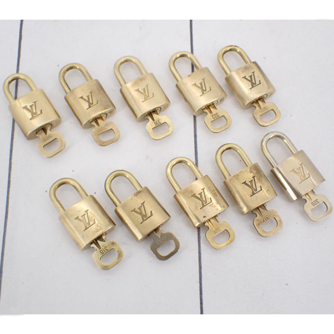 Set of 10 Lock and Keys