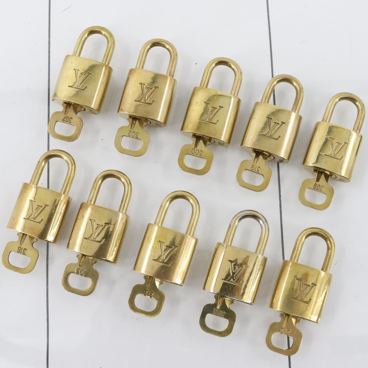 Set of 10 Lock and Keys