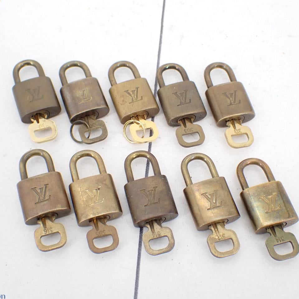 Set of 10 Lock and Keys