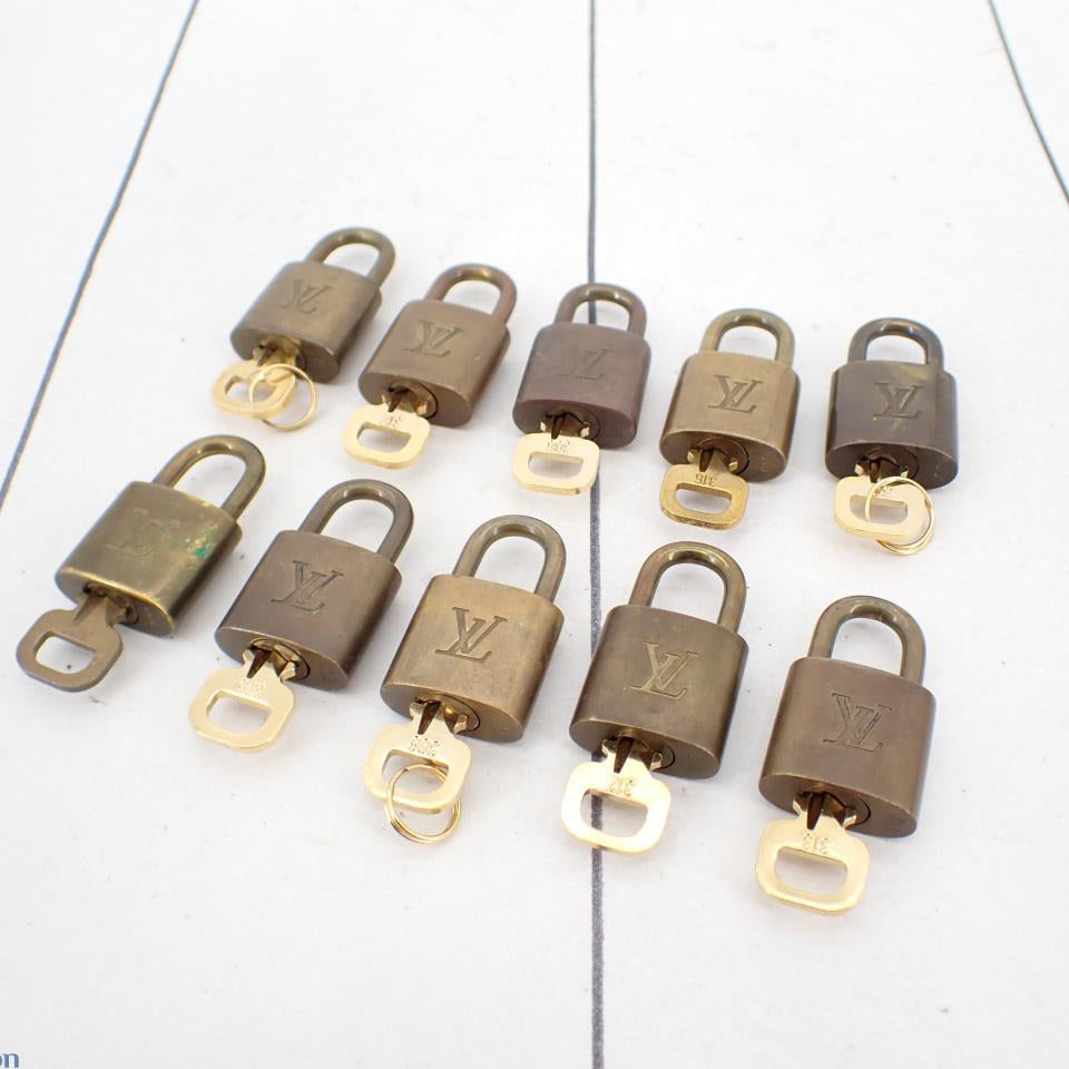 Set of 10 Lock and Keys